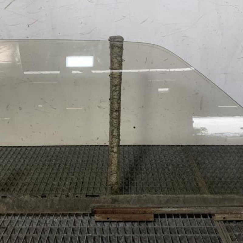 Vitre avant droit PEUGEOT 205 Photo n°4
