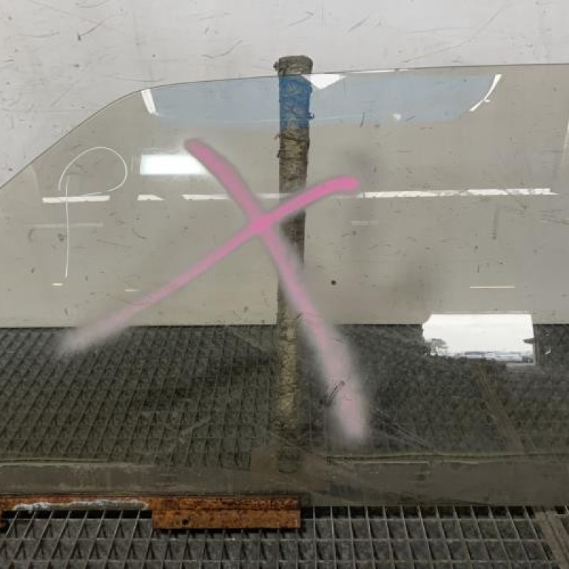 Vitre avant gauche PEUGEOT 205 Photo n°4