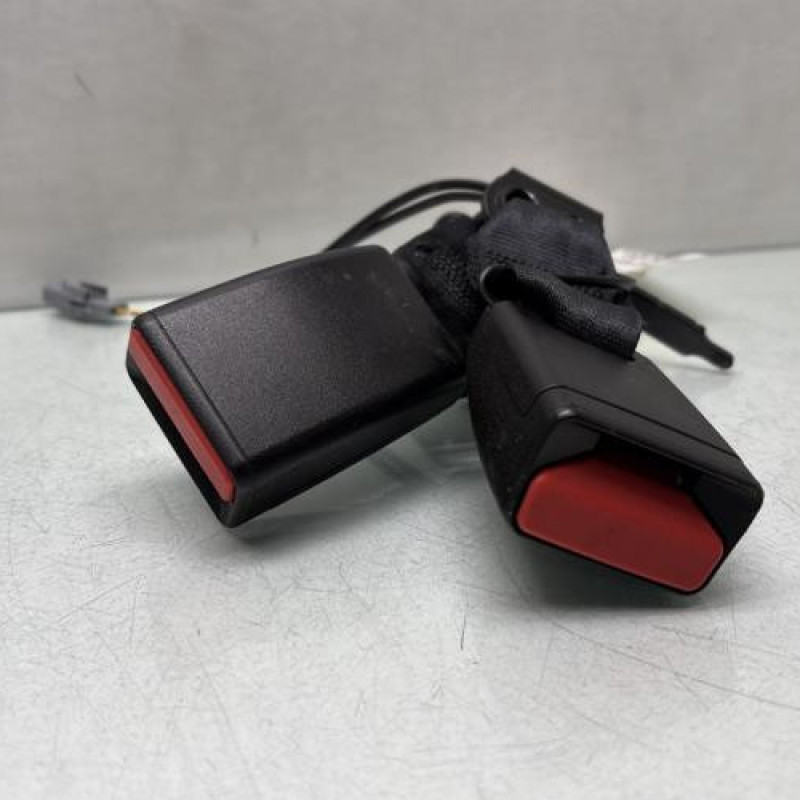 Attache ceinture arriere droit RENAULT CLIO 4 Photo n°1
