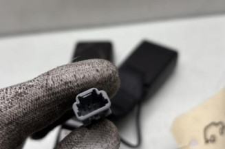 Attache ceinture arriere gauche RENAULT CLIO 4