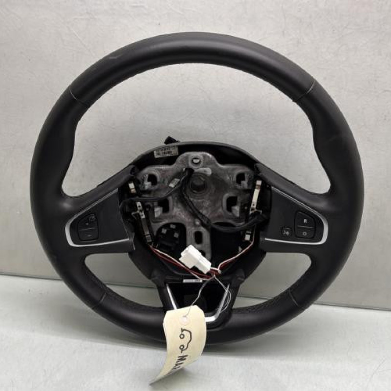 Volant RENAULT CLIO 4 Photo n°1