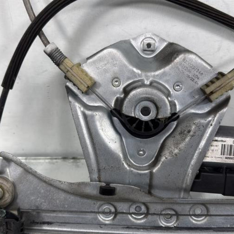 Leve vitre electrique avant gauche RENAULT CLIO 3 Photo n°2