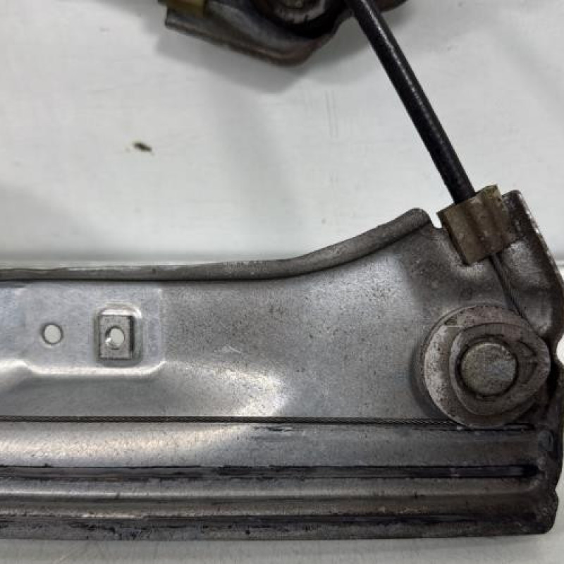 Leve vitre electrique avant gauche RENAULT CLIO 3 Photo n°3