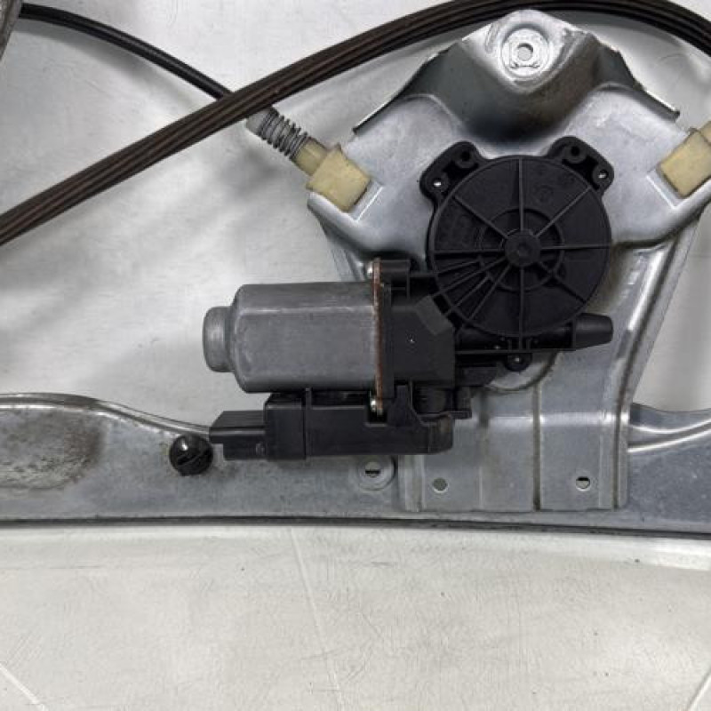 Leve vitre electrique avant gauche RENAULT CLIO 3 Photo n°6