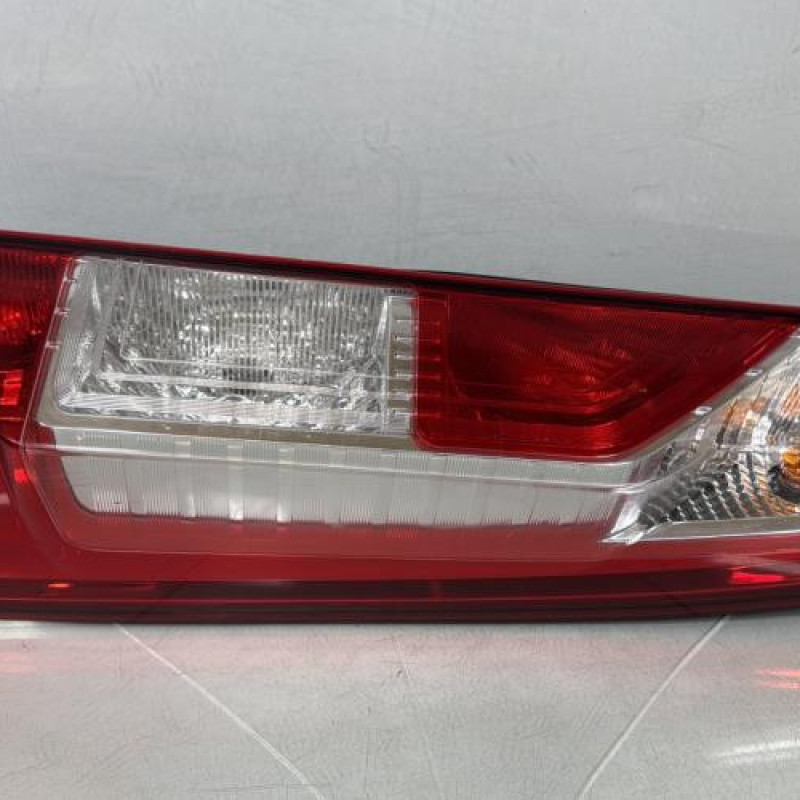 Feu arriere principal droit (feux) RENAULT MASTER 3 Photo n°1