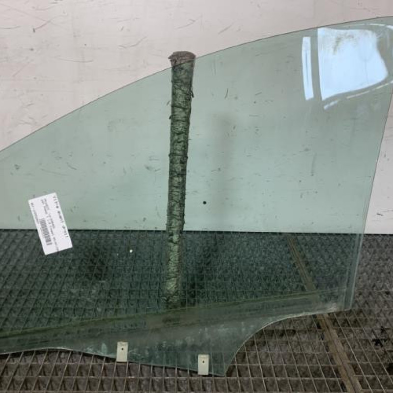 Vitre avant droit PEUGEOT 207 Photo n°1