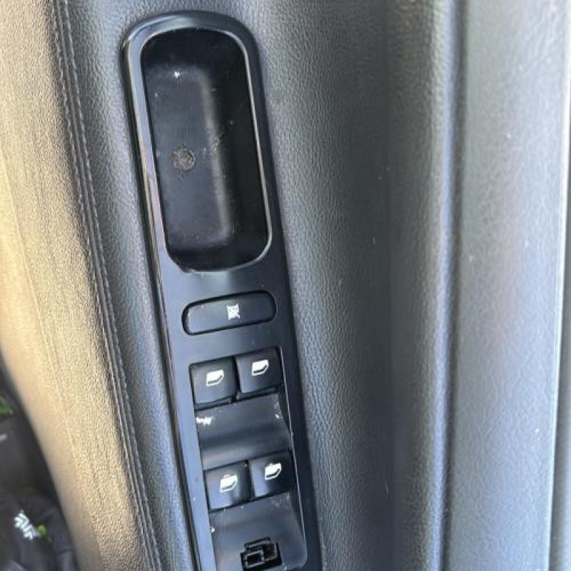 Vitre avant droit PEUGEOT 207 Photo n°14