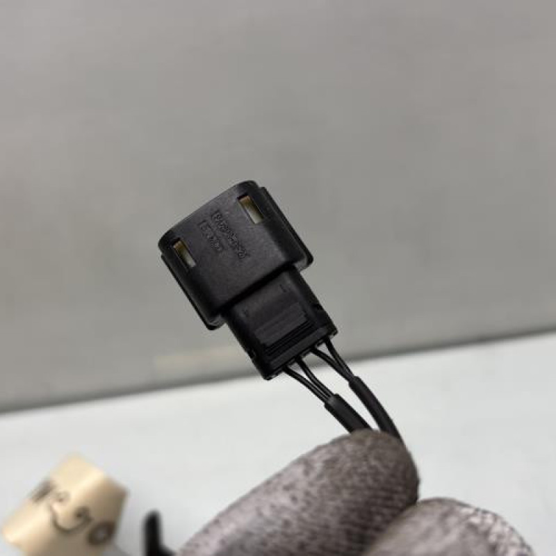 Attache ceinture arriere droit FORD PUMA 2 Photo n°3