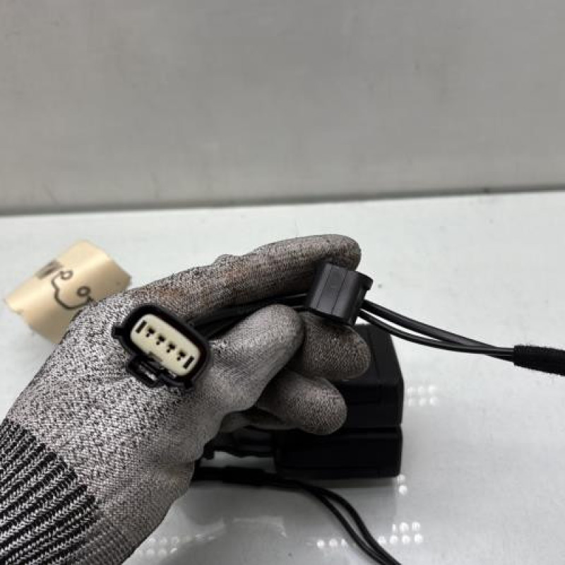 Attache ceinture arriere droit FORD PUMA 2 Photo n°4