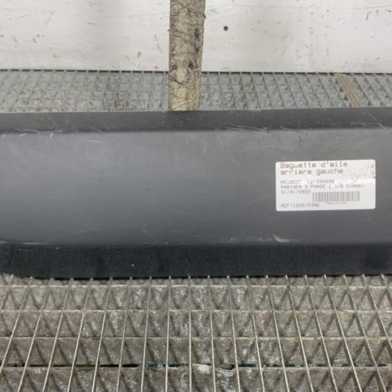 Baguette d'aile arrière gauche PEUGEOT PARTNER 3 Photo n°1