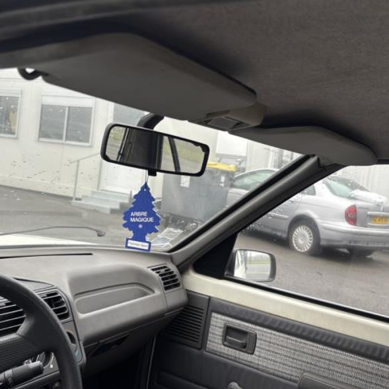 Poignee porte arriere droit PEUGEOT 205 Photo n°16