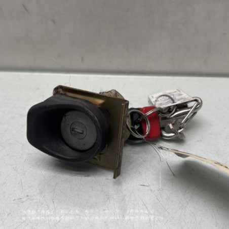Bouton de coffre PEUGEOT 205 Photo n°1