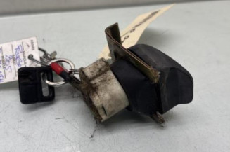 Bouton de coffre PEUGEOT 205