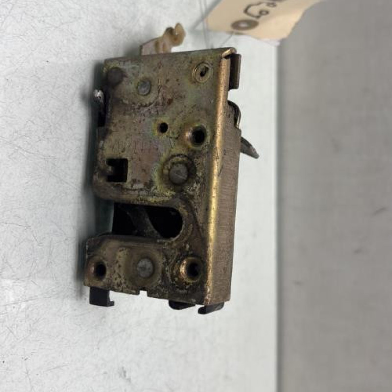 Serrure arriere droit PEUGEOT 205 Photo n°1