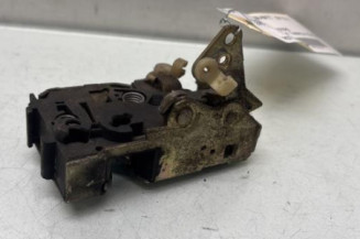 Serrure avant droit PEUGEOT 205