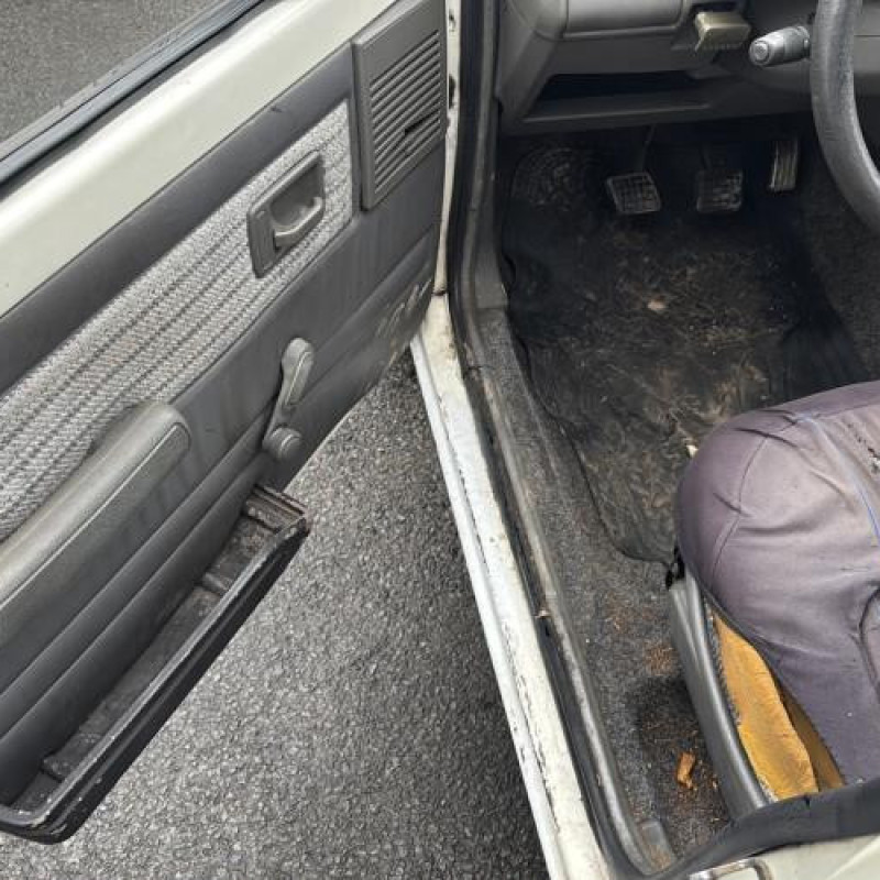 Serrure avant droit PEUGEOT 205 Photo n°12