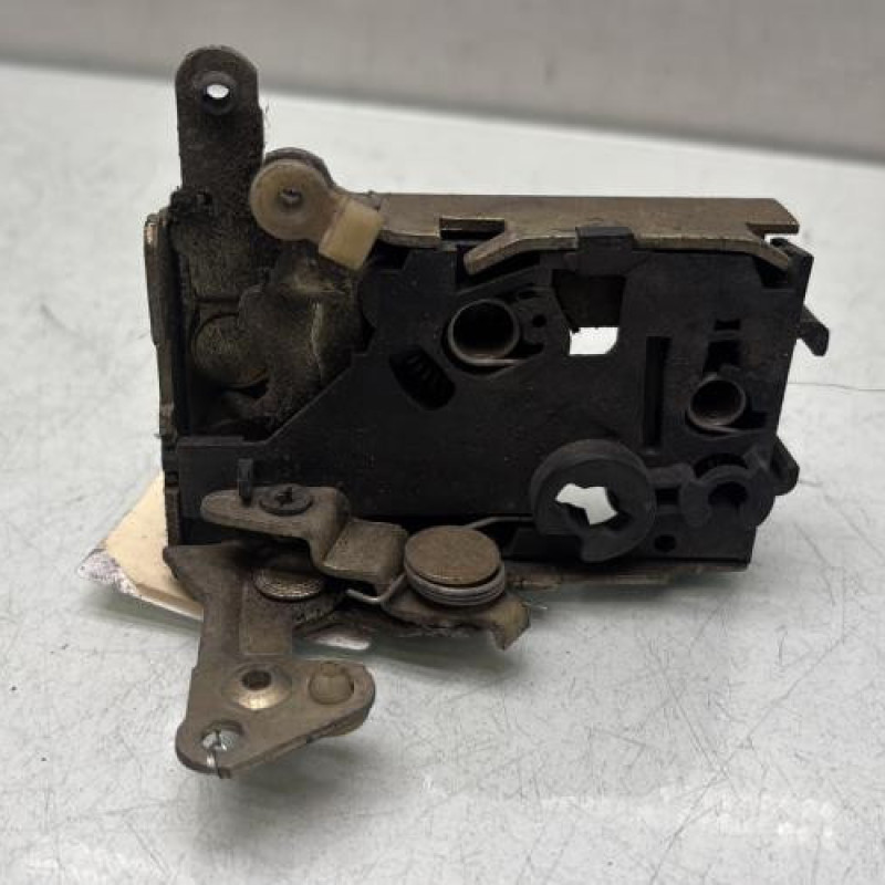 Serrure avant gauche PEUGEOT 205 Photo n°2