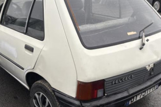 Serrure avant gauche PEUGEOT 205