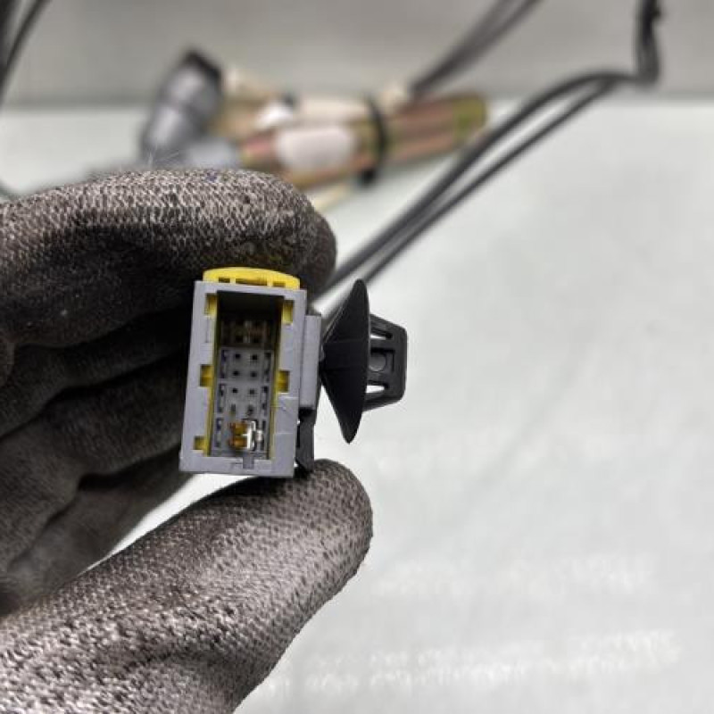 Pretensionneur de ceinture avant gauche RENAULT TWINGO 1 Photo n°2