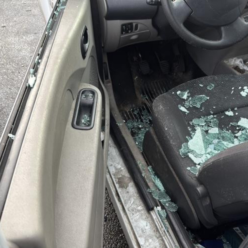 Boitier air bag RENAULT TWINGO 2 Photo n°12