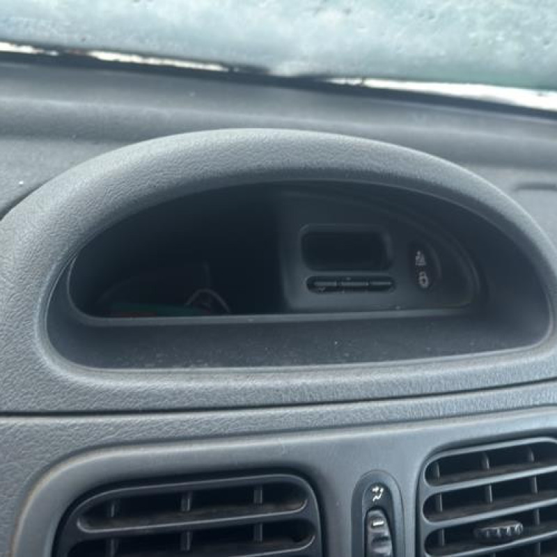 Anti brouillard droit (feux) RENAULT CLIO 2 Photo n°18