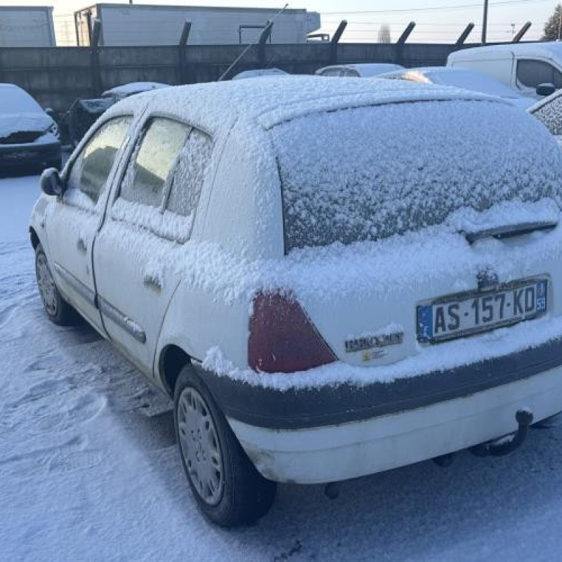 Anti brouillard gauche (feux) RENAULT CLIO 2 Photo n°8