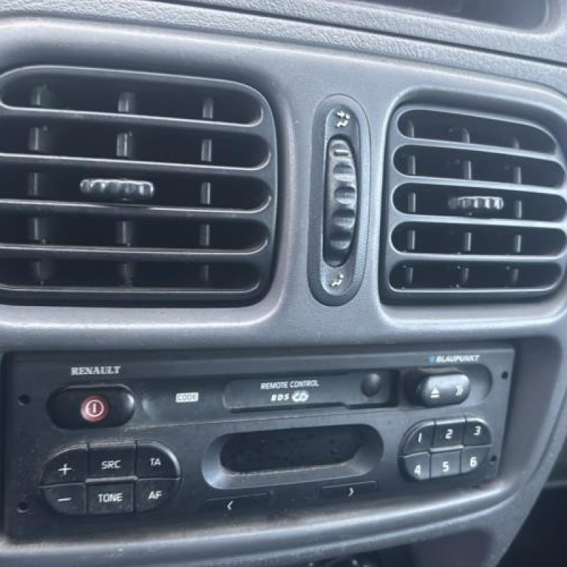 Interrupteur de leve vitre avant droit RENAULT CLIO 2 Photo n°19