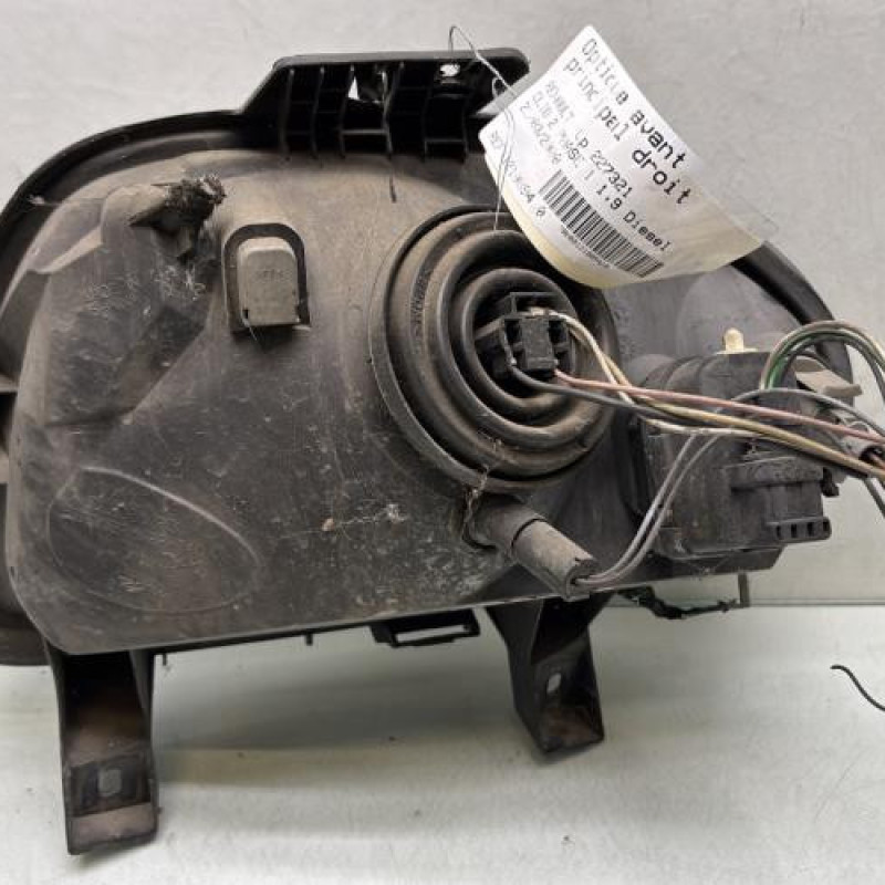 Optique avant principal droit (feux)(phare) RENAULT CLIO 2 Photo n°3