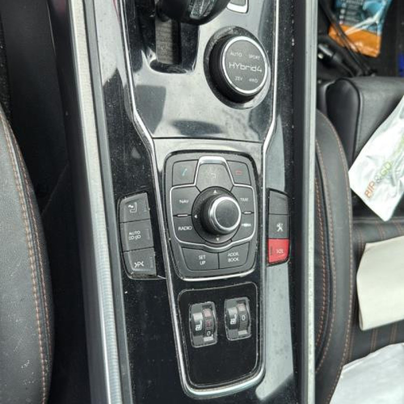 Attache ceinture avant droit PEUGEOT 508 1 SW Photo n°20