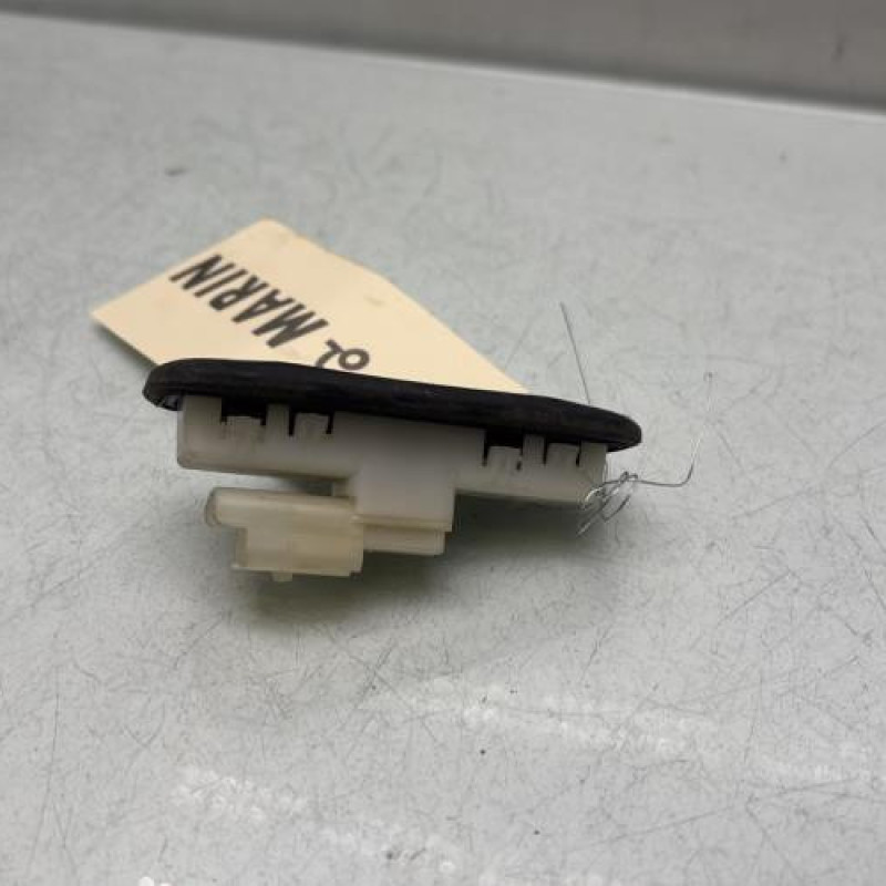 Bouton de coffre PEUGEOT 508 1 SW Photo n°2