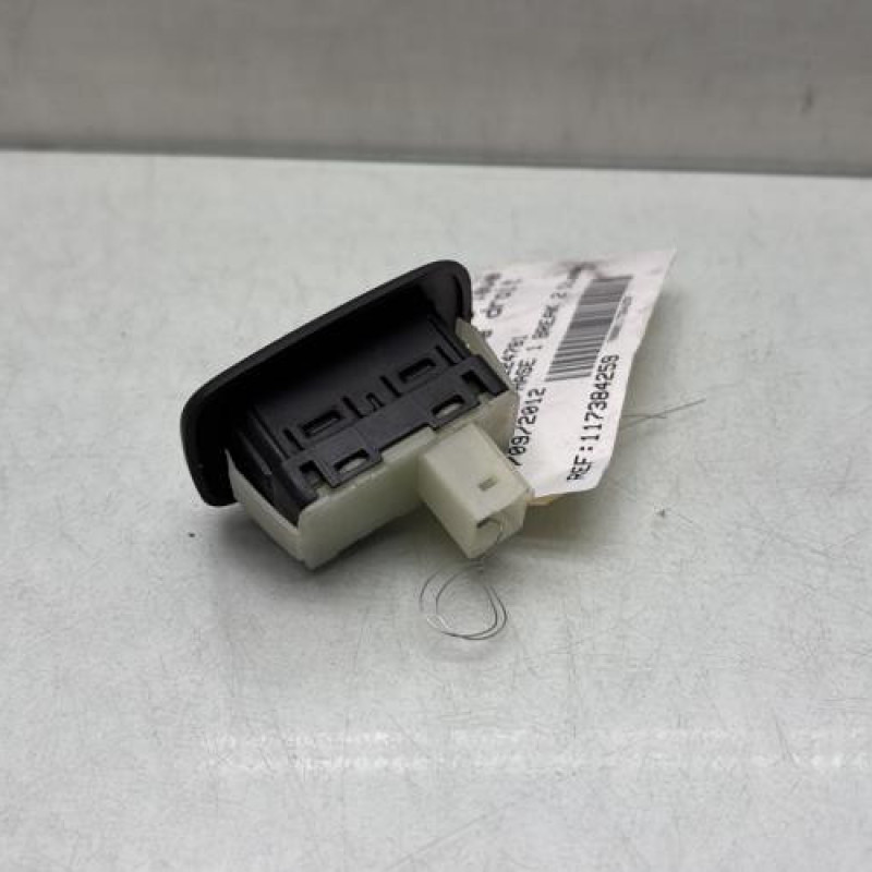 Interrupteur de leve vitre arriere droit PEUGEOT 508 1 SW Photo n°2