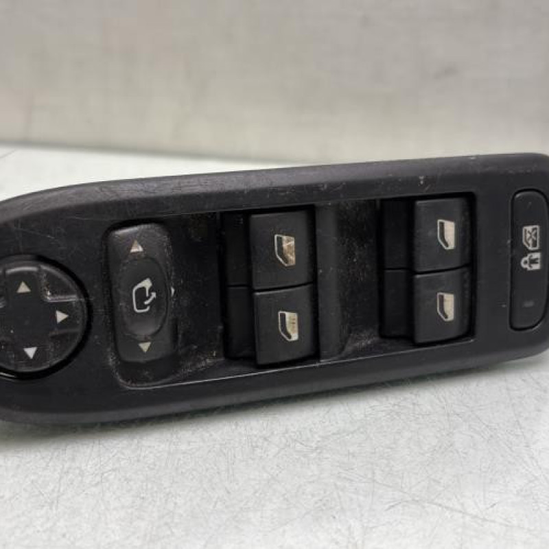 Interrupteur de leve vitre avant gauche PEUGEOT 508 1 SW Photo n°1