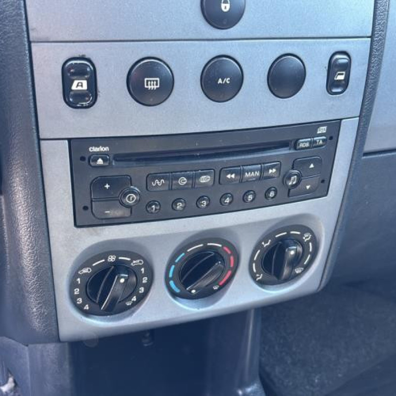 Poignee interieur avant gauche PEUGEOT PARTNER 1 Photo n°18