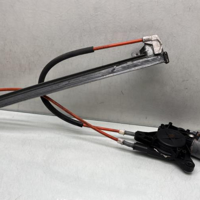 Leve vitre electrique avant droit PEUGEOT 106 Photo n°1