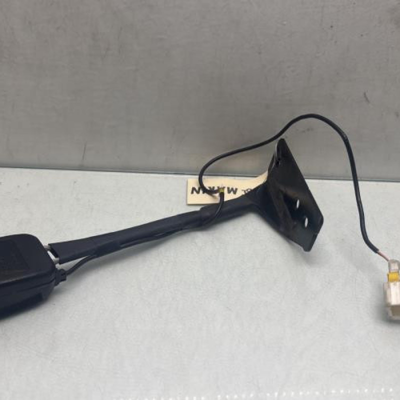 Attache ceinture avant gauche PEUGEOT 308 1 Photo n°2