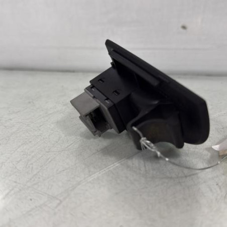 Interrupteur de leve vitre avant droit AUDI A6 2