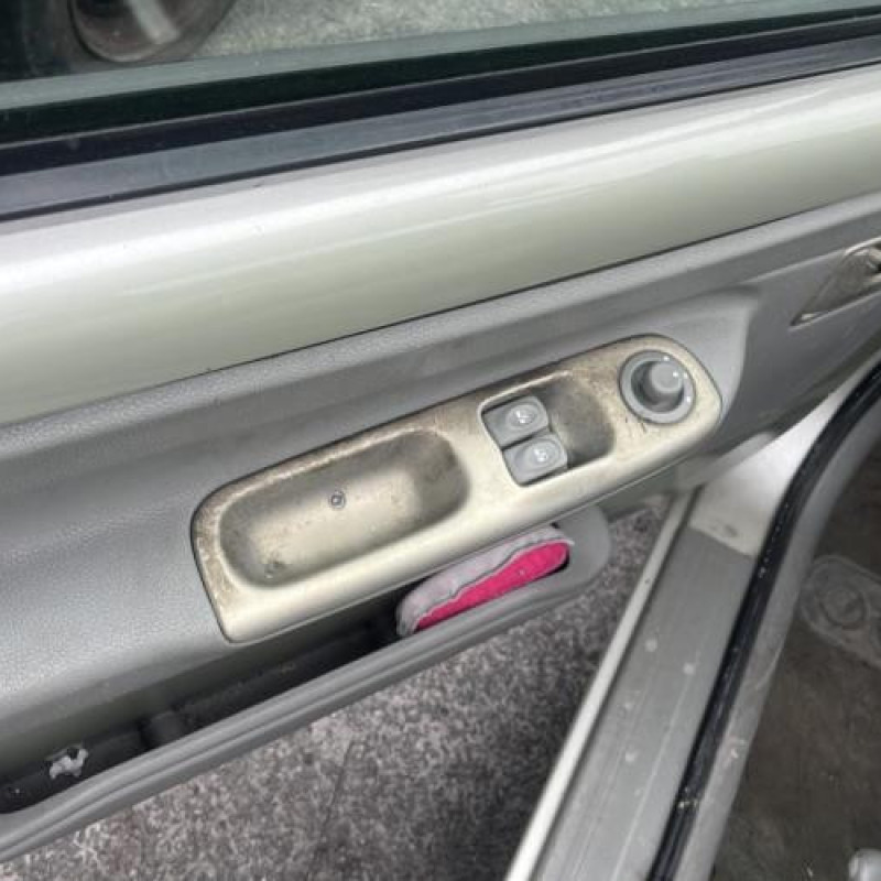 Eclairage de plaque RENAULT TWINGO 1 Photo n°13