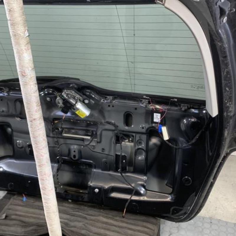 Malle/Hayon arriere MERCEDES CLASSE M 164 Photo n°8