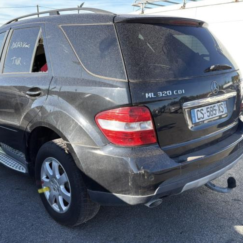 Malle/Hayon arriere MERCEDES CLASSE M 164 Photo n°12