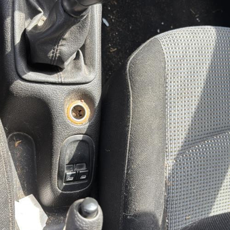 Porte avant gauche PEUGEOT 206 Photo n°18