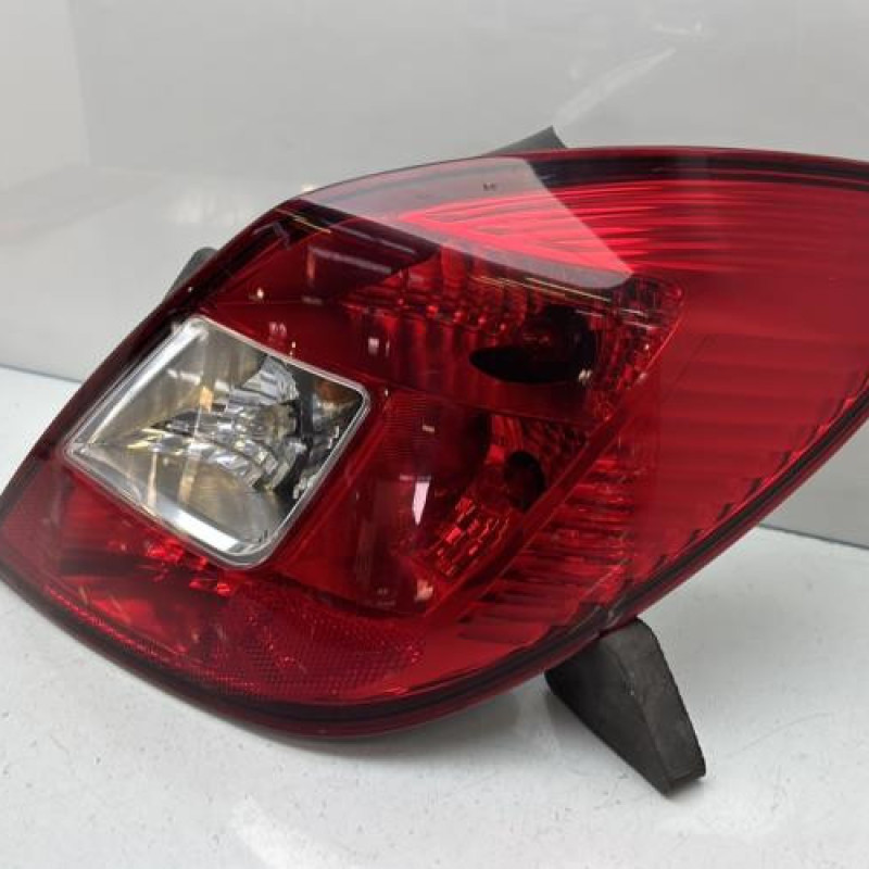 Feu arriere principal droit (feux) OPEL CORSA D Photo n°2