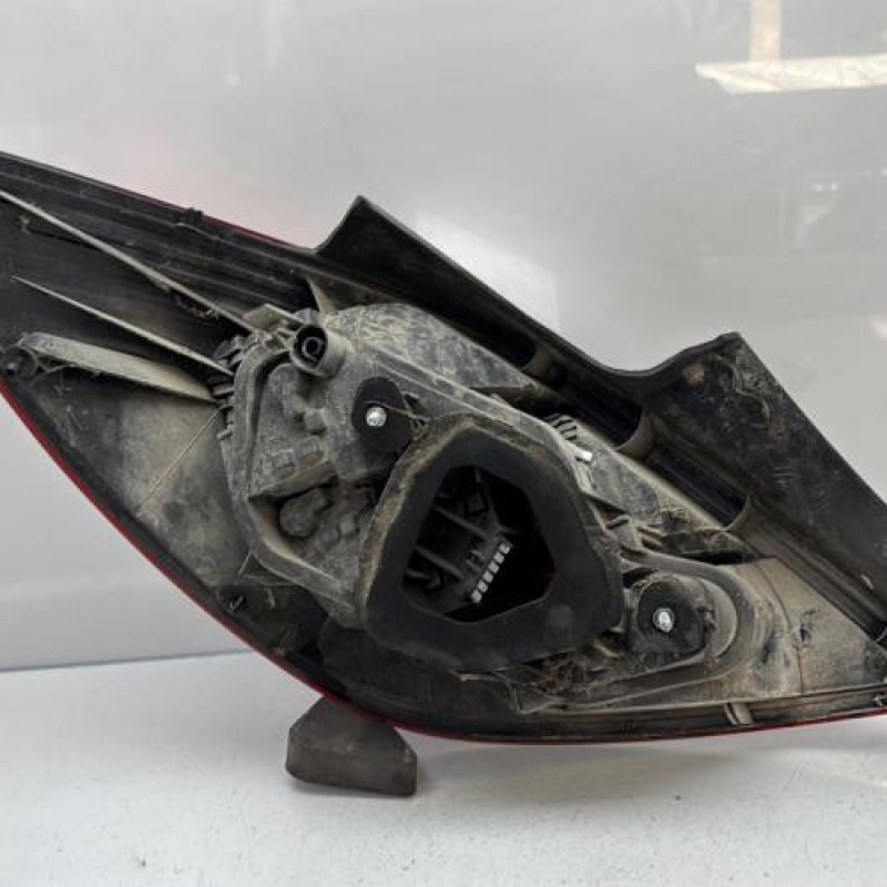 Feu arriere principal droit (feux) OPEL CORSA D Photo n°4