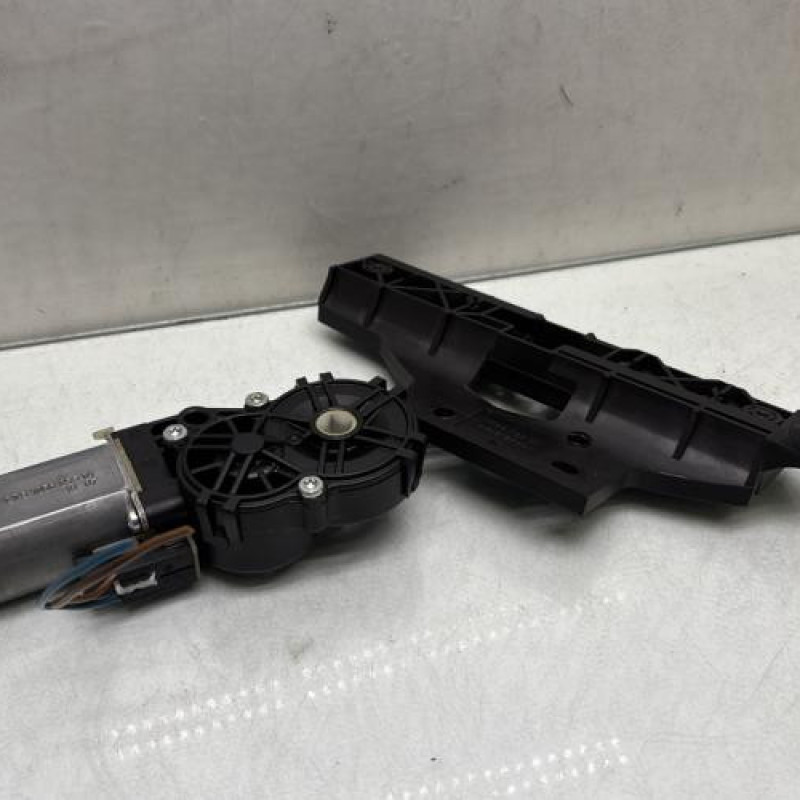 Moteur de capote PEUGEOT 308 1 Photo n°1