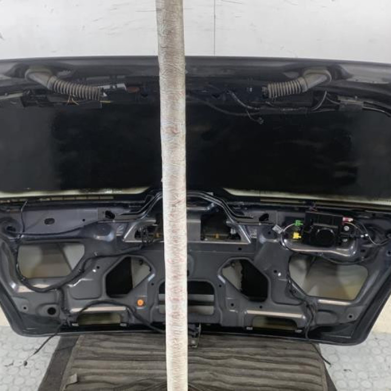 Malle/Hayon arriere MERCEDES CLASSE C 204 Photo n°6