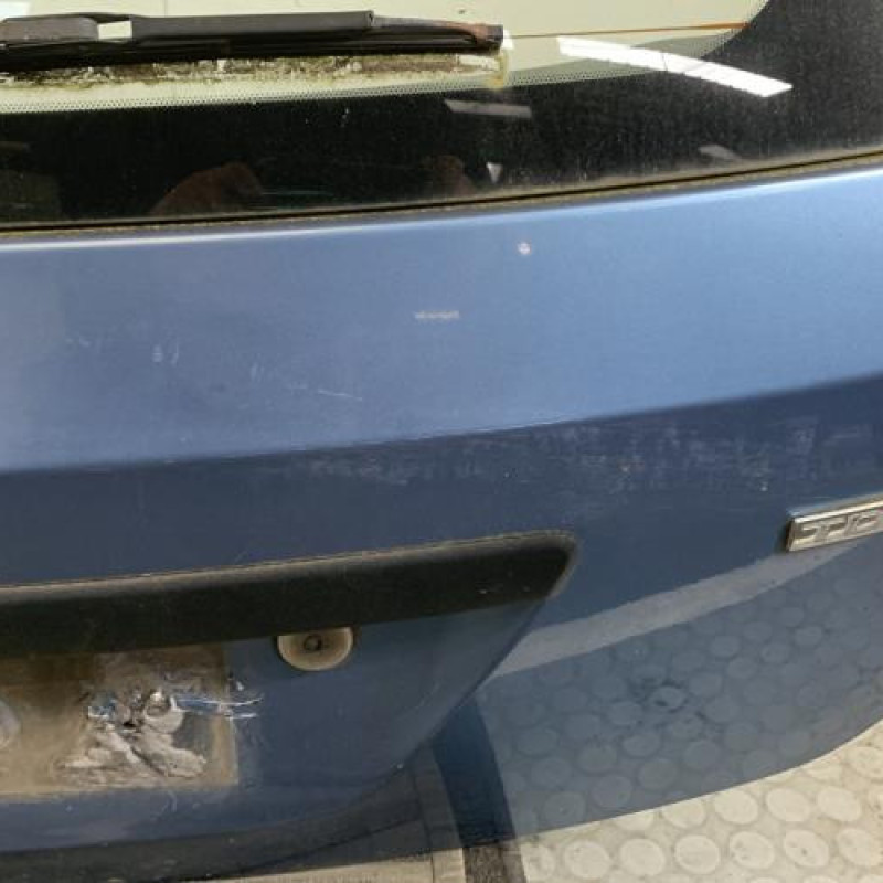 Malle/Hayon arriere FORD FIESTA 5 Photo n°4