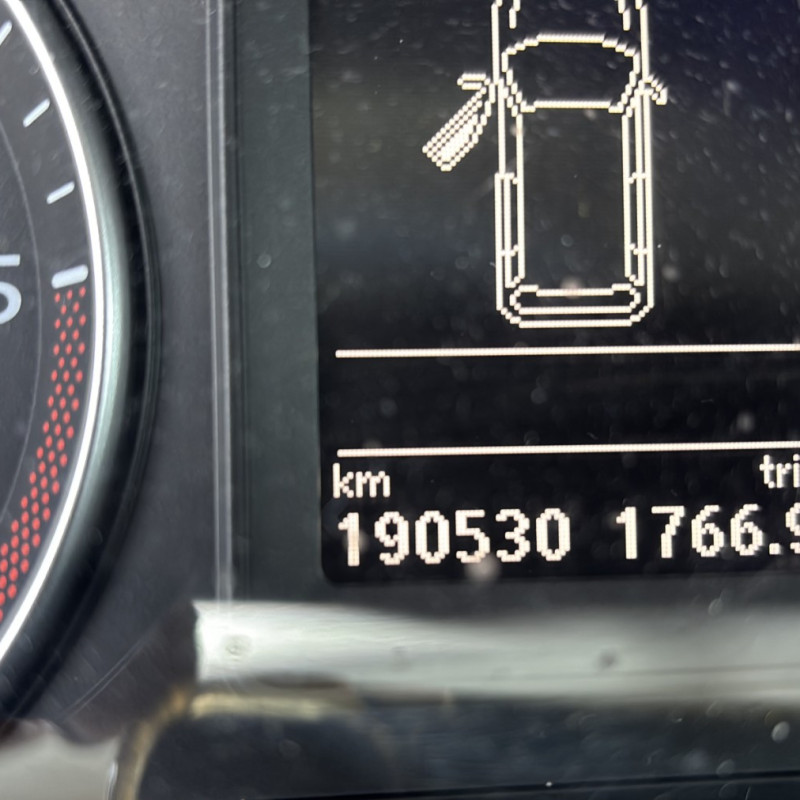 VOLKSWAGEN TOURAN 2 1.6 TDI - 16V TURBO Photo n°9