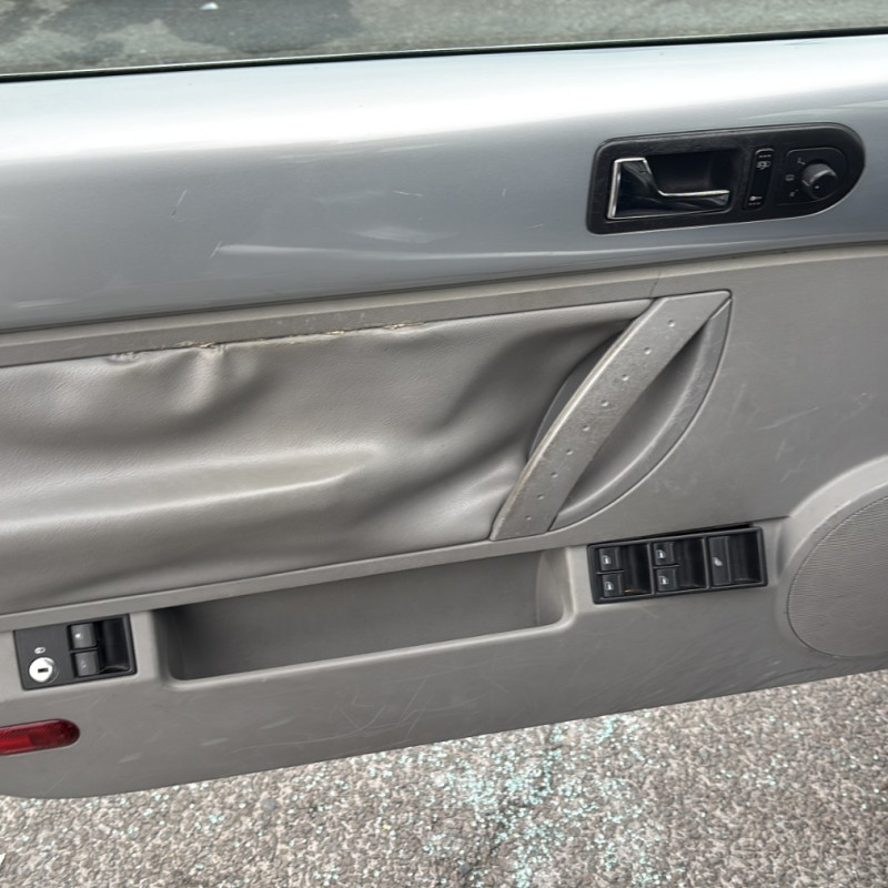 VOLKSWAGEN NEW BEETLE 1 PHASE 1 CABRIOLET 1.9 TDI - 8V TURBO Photo n°9