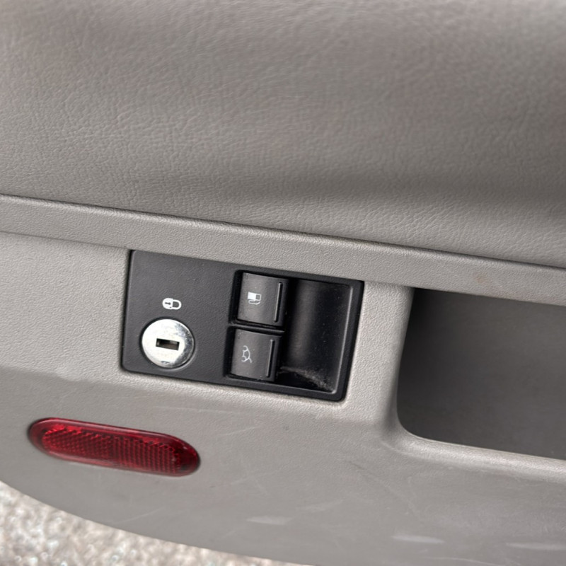 VOLKSWAGEN NEW BEETLE 1 PHASE 1 CABRIOLET 1.9 TDI - 8V TURBO Photo n°10