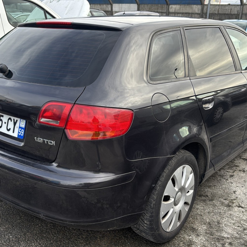 AUDI A3 2 SPORTBACK PHASE 1 1.9 TDI - 8V TURBO Photo n°4