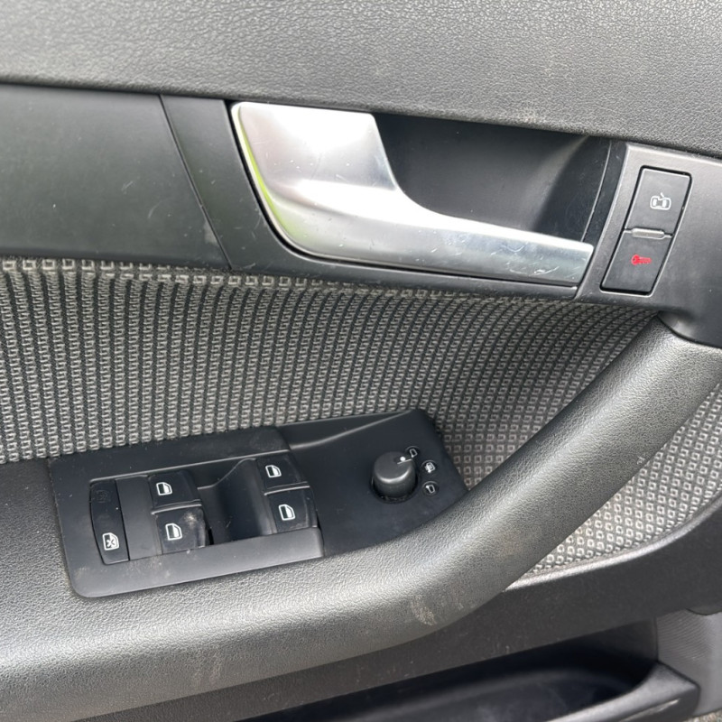 AUDI A3 2 SPORTBACK PHASE 1 1.9 TDI - 8V TURBO Photo n°11